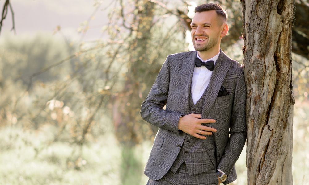 How To Look Slimmer in Your Groomsmen's Suit How To Look Slimmer in Your Groomsmen's Suit