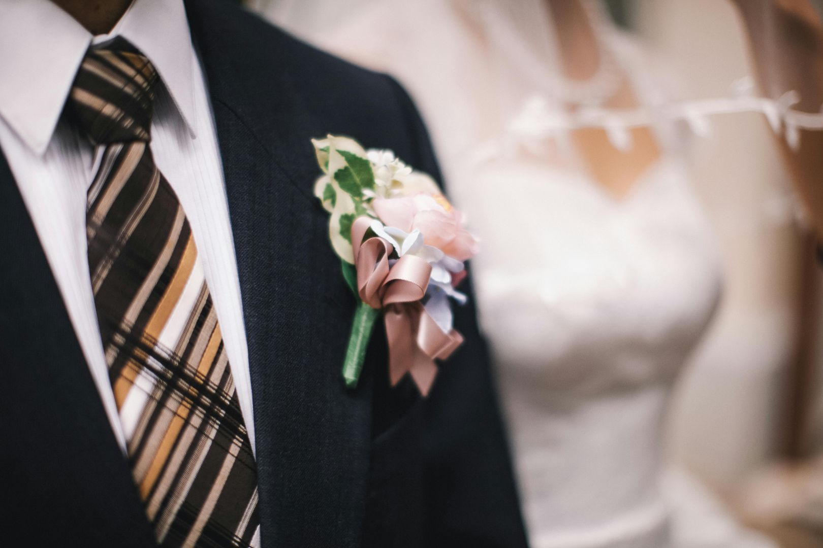 What Color Suit to Wear to a Wedding: A Complete Guide