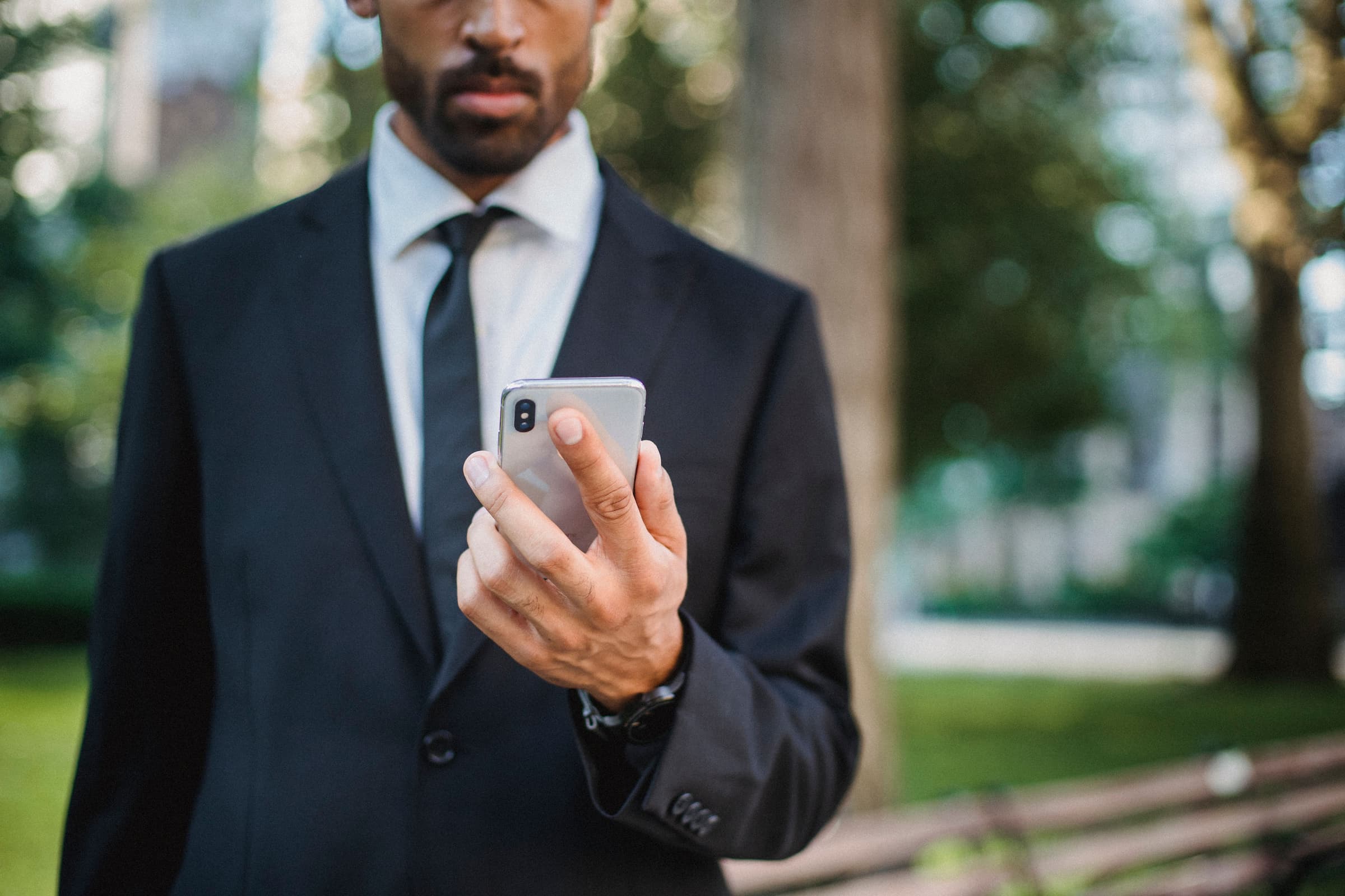 When to Order Groomsmen Suits: A Wedding Planning Timeline